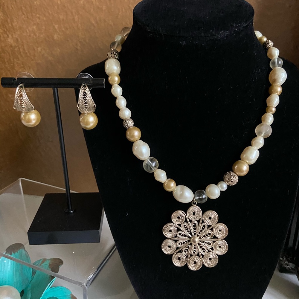Gold faux pearl necklace & earring set